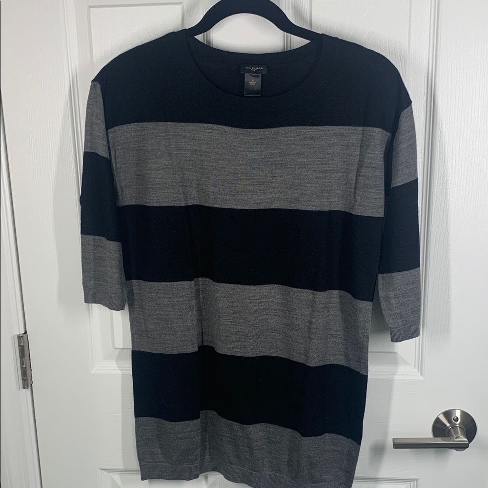 Ann Taylor black and gray wide stripe lightweight sweater size small